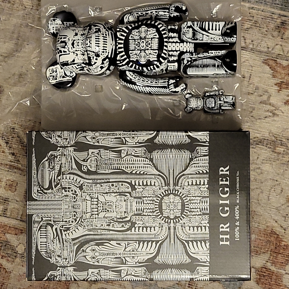 HR Giger x bearbrick x medicom 400% & 100% Black Chrome set